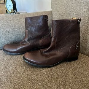 Used but in good condition as pictures show. Please ask ?